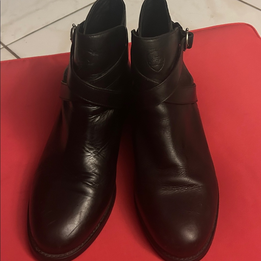 Ariat - Picture 9 of 16